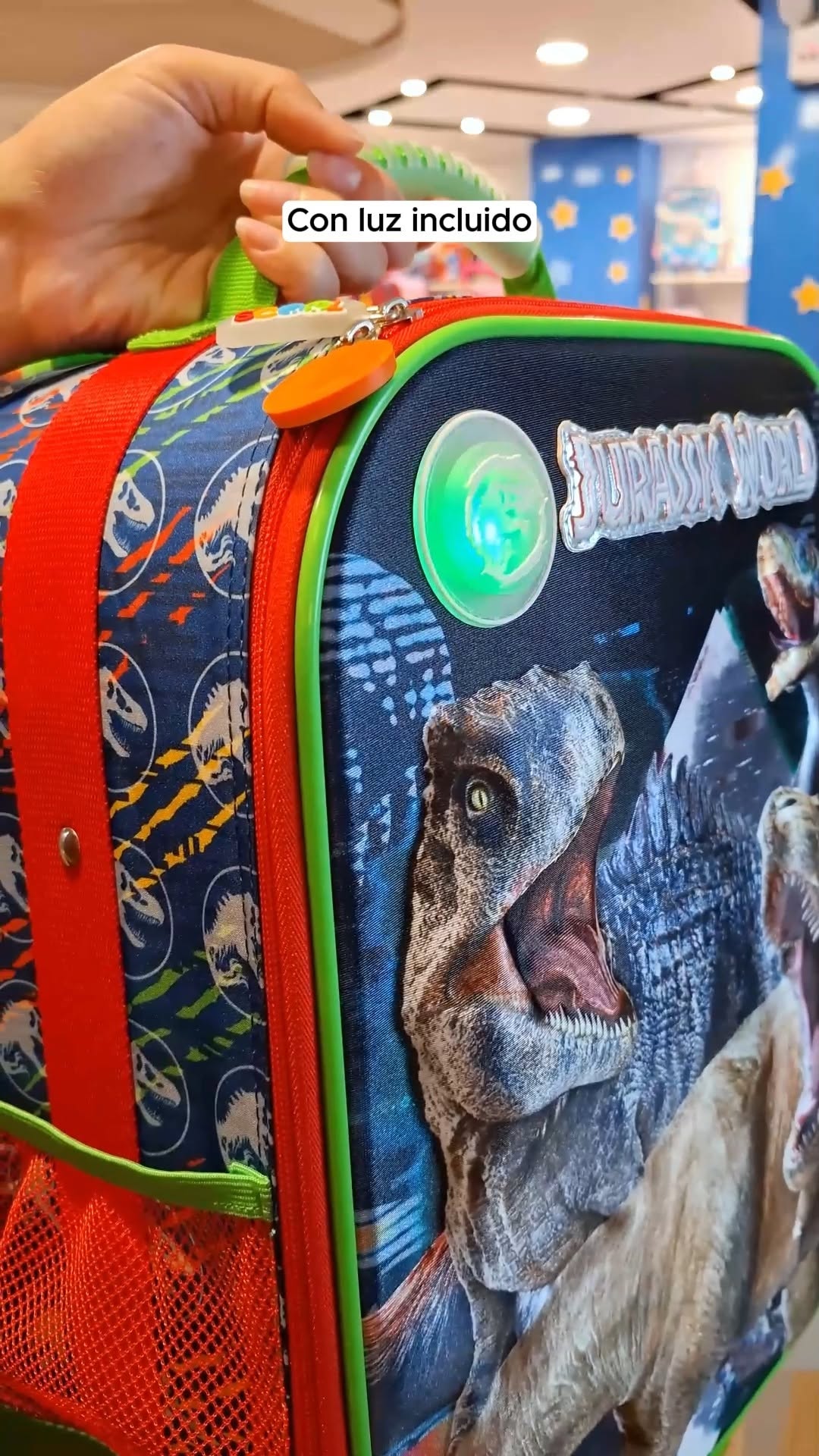 ¿Conocías nuestro set maleta magic de Jurassic con luz? Aquí te dejamos una opción para el #RegresoAlCole de tu peque sea más divertido ✨

#scool #mochilasescolares #maletasescolares #mochilas #maletas #loncheras #cartucheras #regresoaclases2025 #limaperu #jurassic #jurassicworld